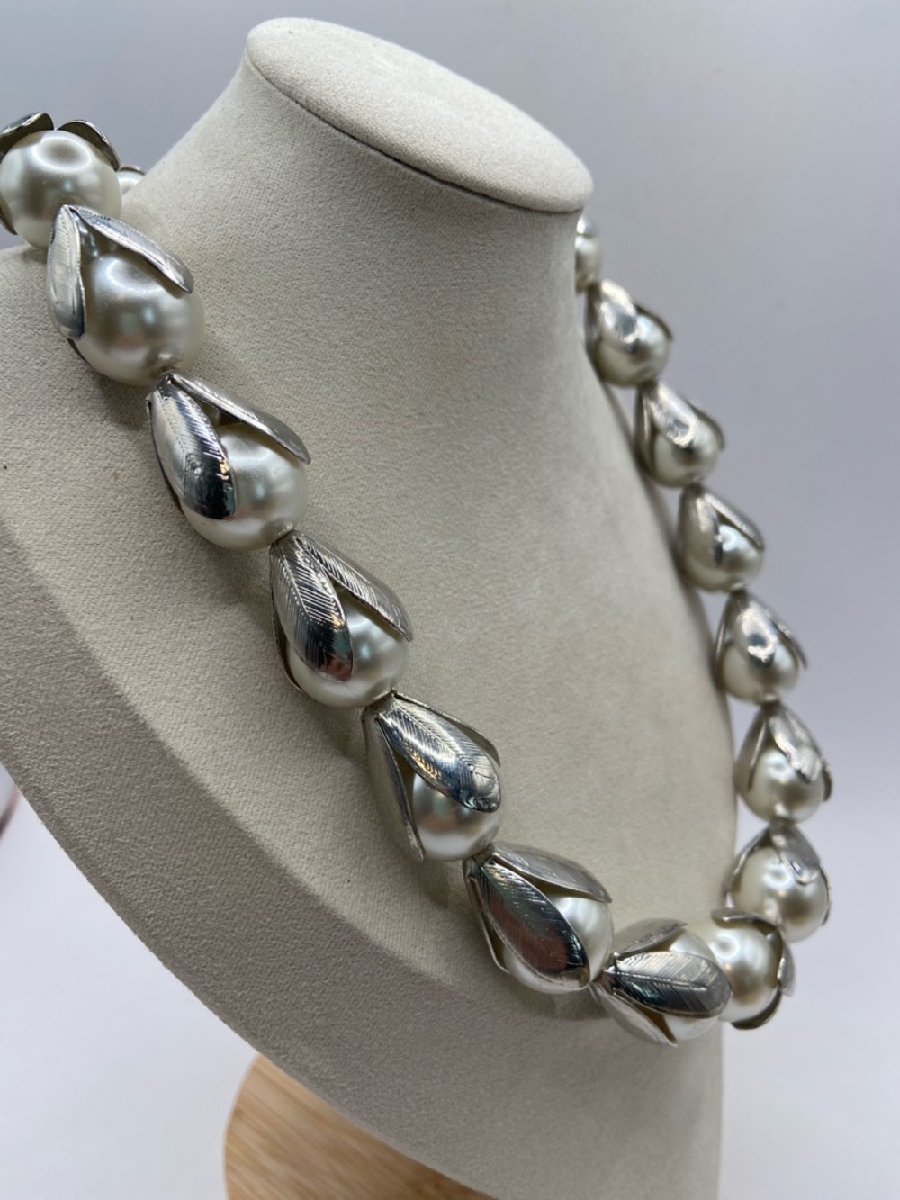 Silver-Tone Faux Pearl Bead Cap Necklace 18 1/2”L With 3”L Extender Feminine - Picture 3 of 8